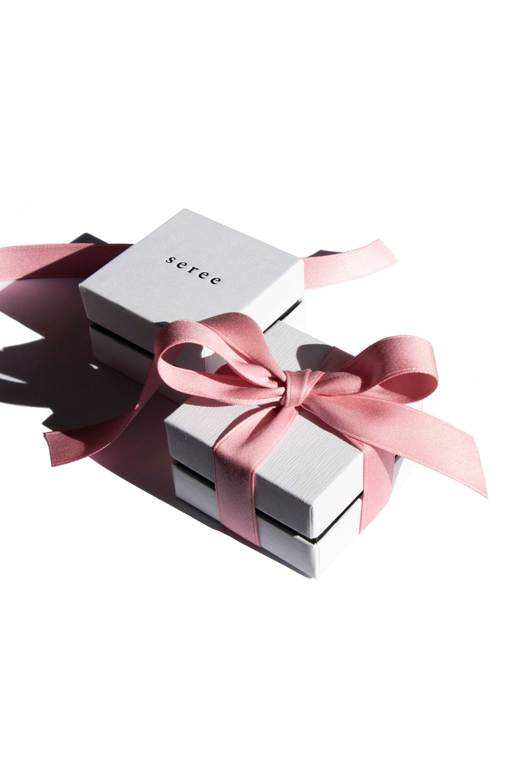 seree-gift-wrapping-with-pink-ribbon