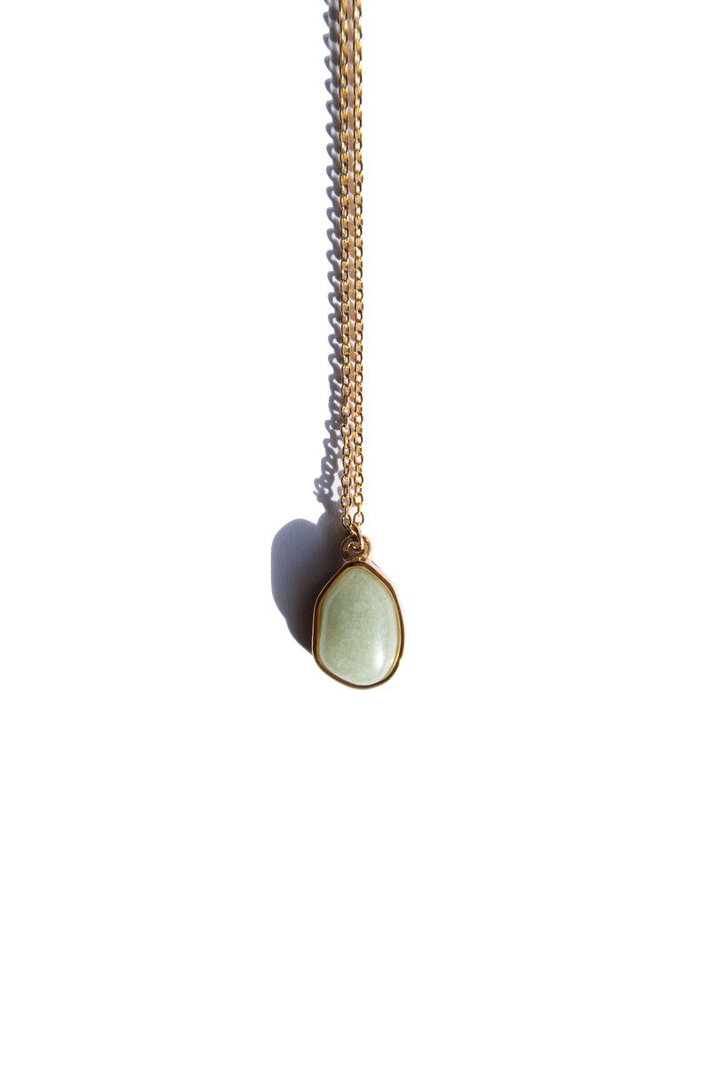 seree-jade-stone-necklace-irregular-shape-green