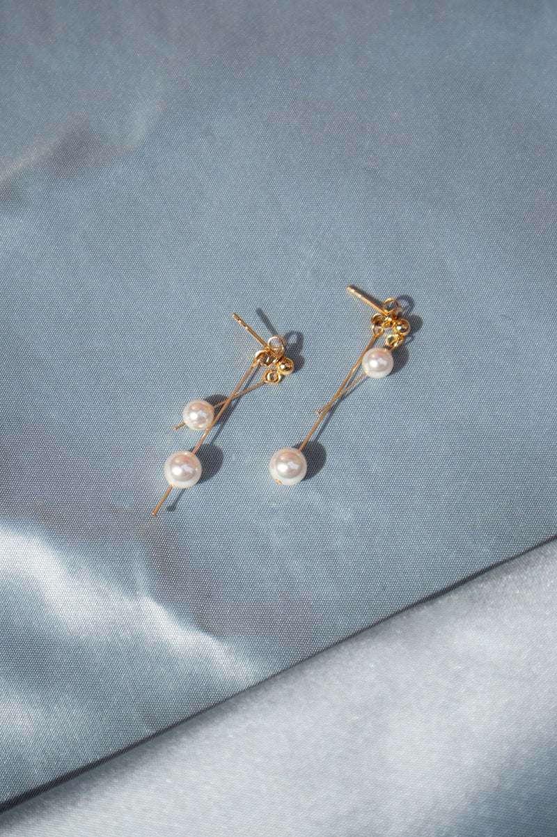 Leighton — Faux pearl pendant earrings