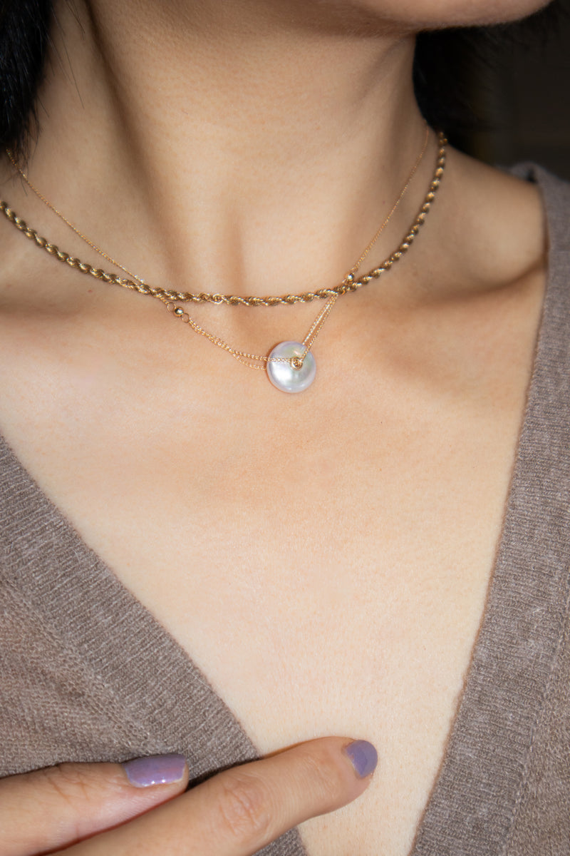of-marga-Mabel-pendant-pearl-necklace