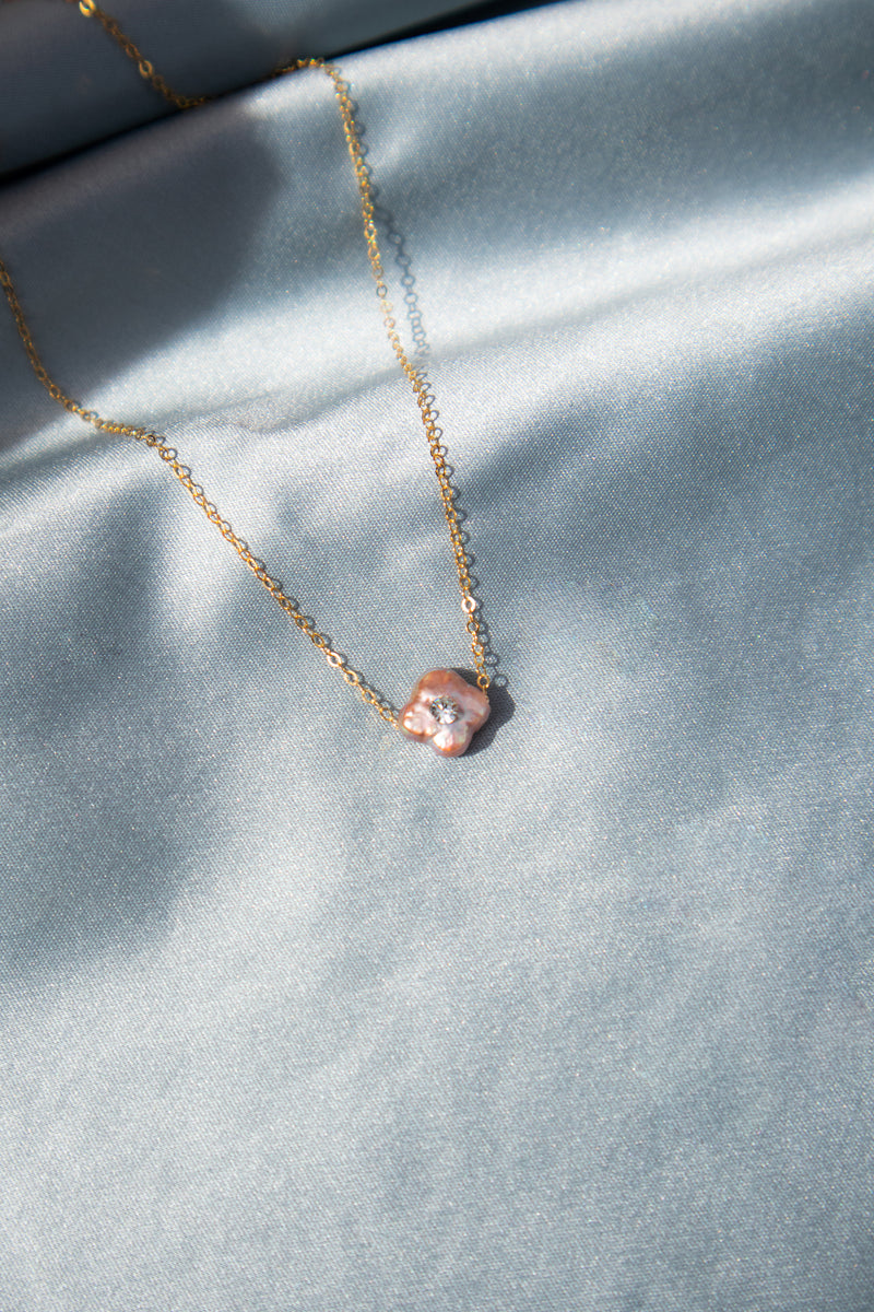 Daphne — Pendant pearl necklace