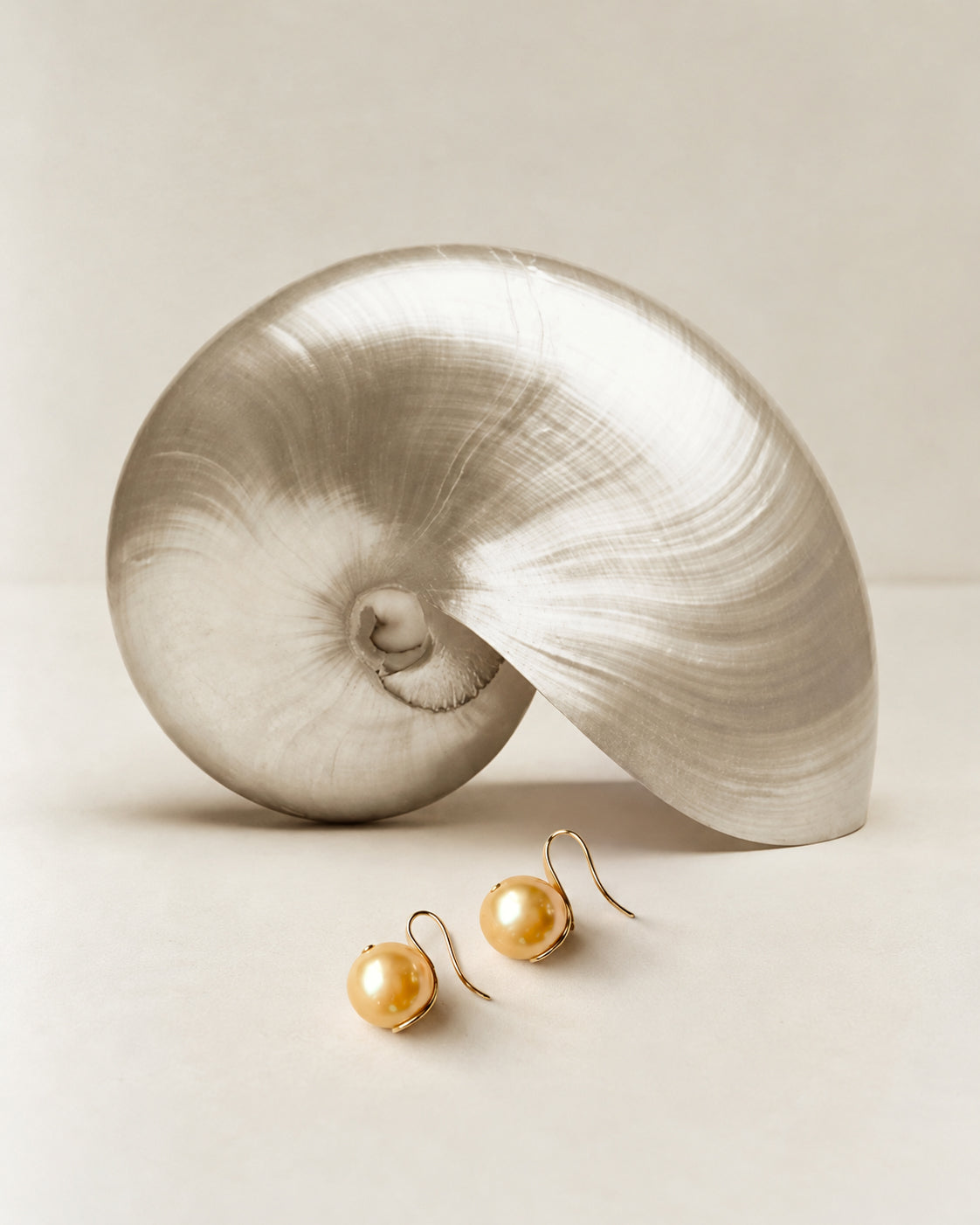seree Sol Golden South Sea Pearl Drop Earrings 6 d0fbffa8 6161 44fc 92c7 bf2f6248ba93