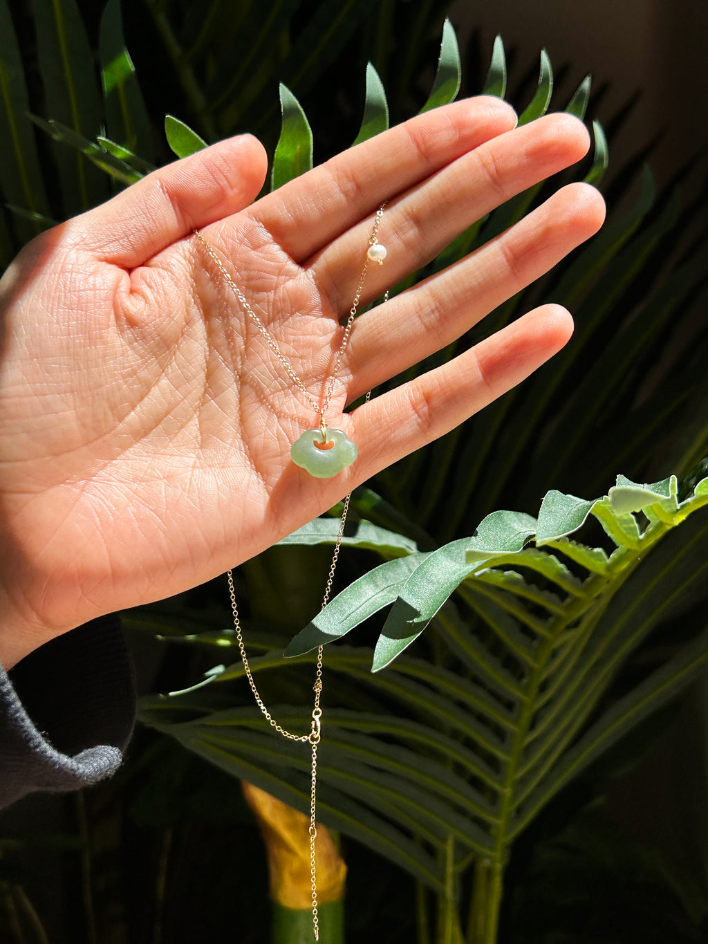 seree-cloud-necklace-nephrite-green