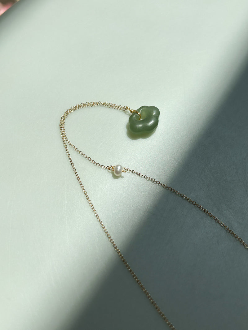 seree-cloud-necklace-nephrite-green