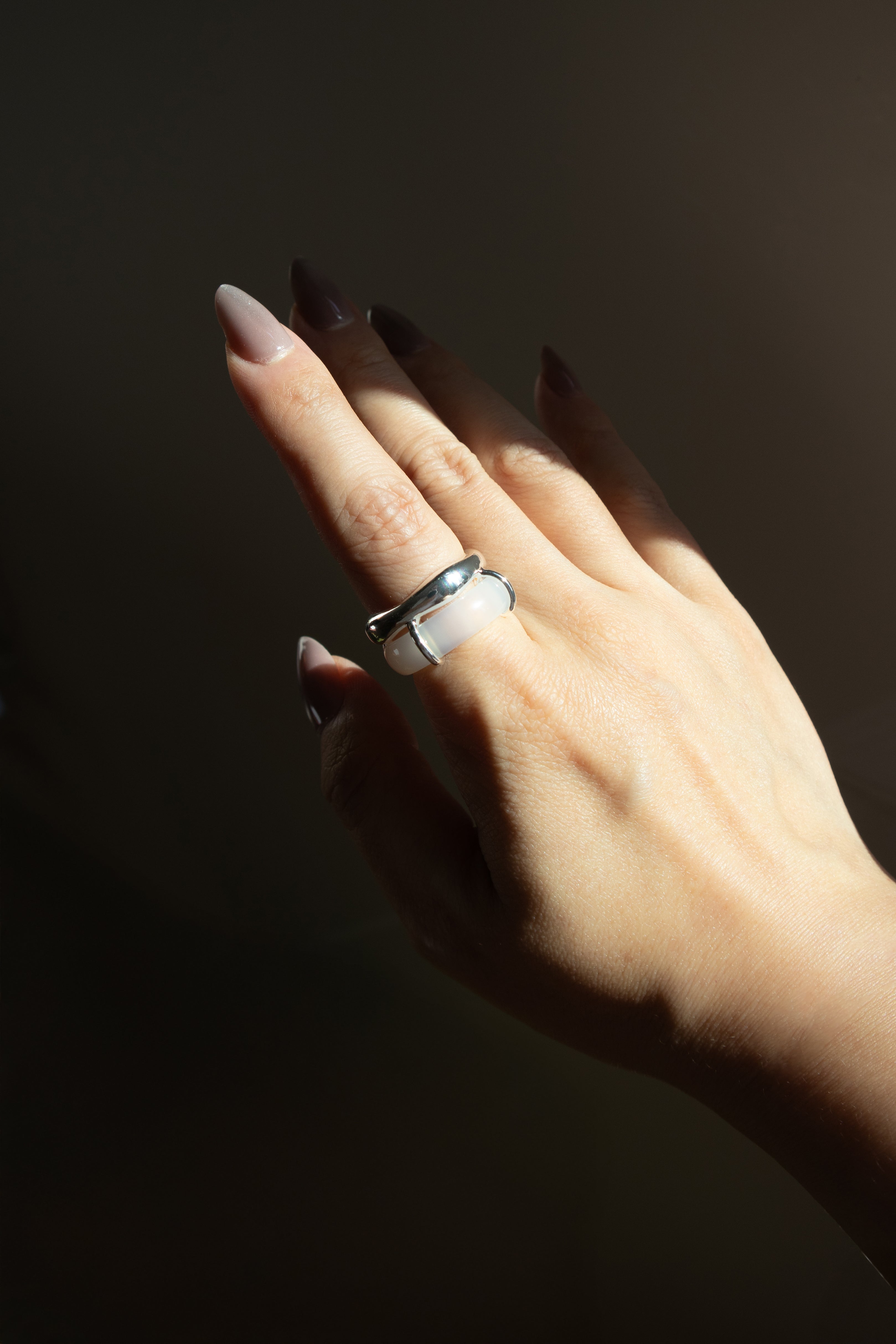 seree - Cove White Jade Stone Sculpted Ring