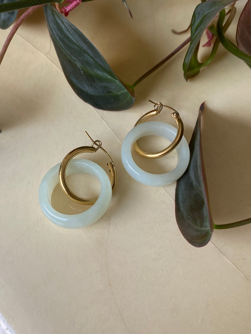 seree-amelie-skinny-double-hoop-earrings-in-gold-plated-and-quartzite-off-white