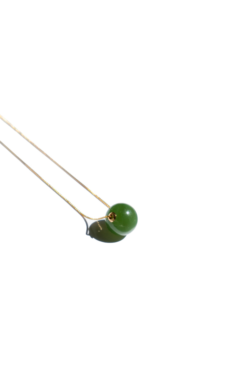 seree-billiard-green-jade-stone-quarzite-pendant-necklace