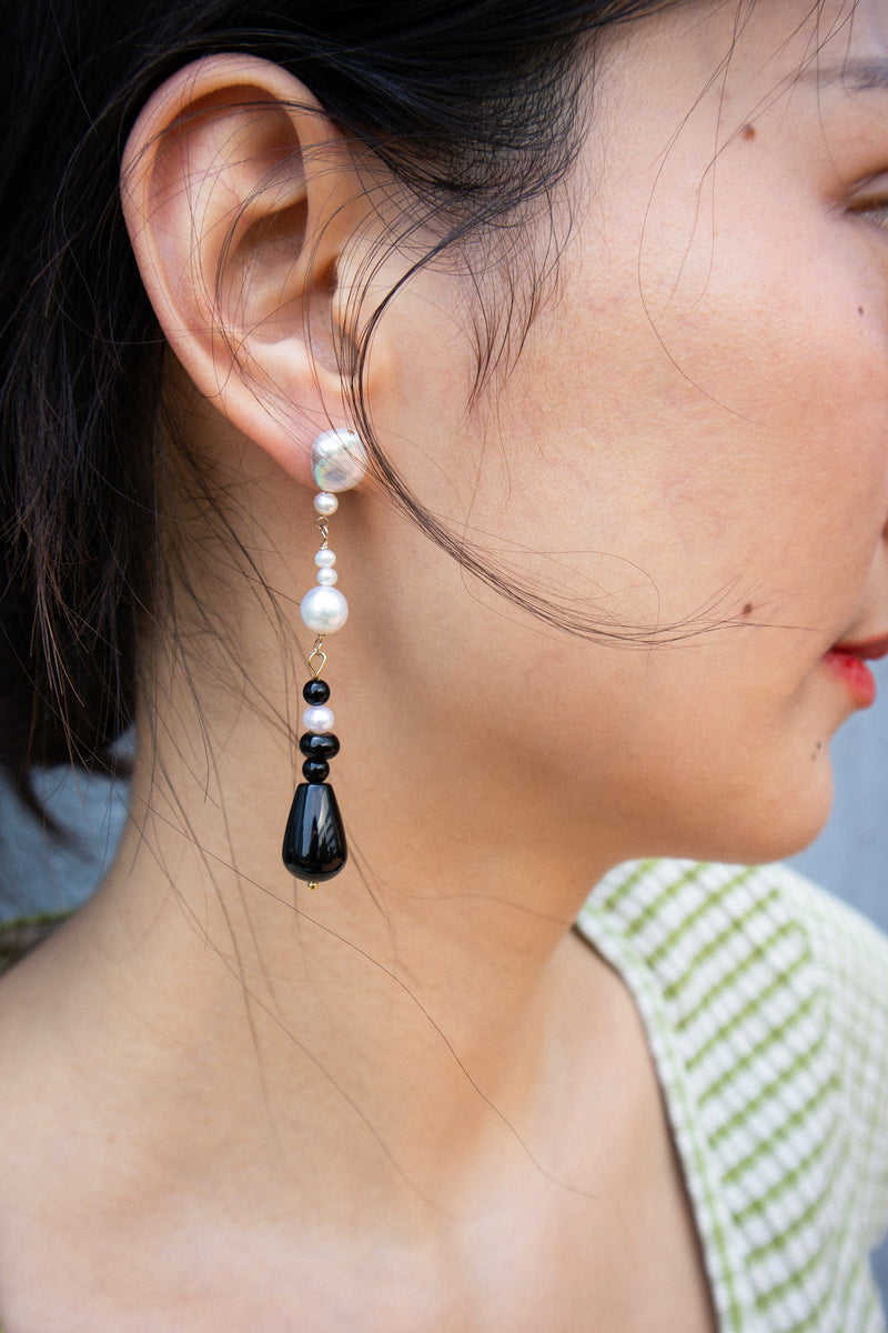 seree-chess-black-agate-and-white-pearl-statement-drop-earrings