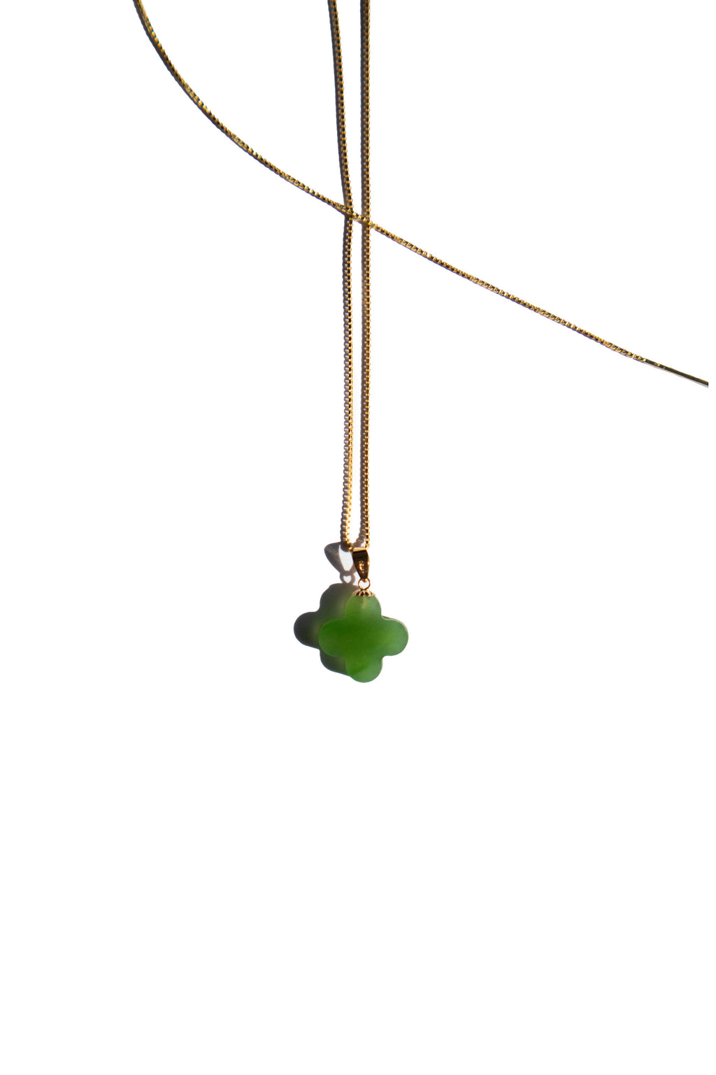 seree-clover-pendant-in-green-nephrite-jade
