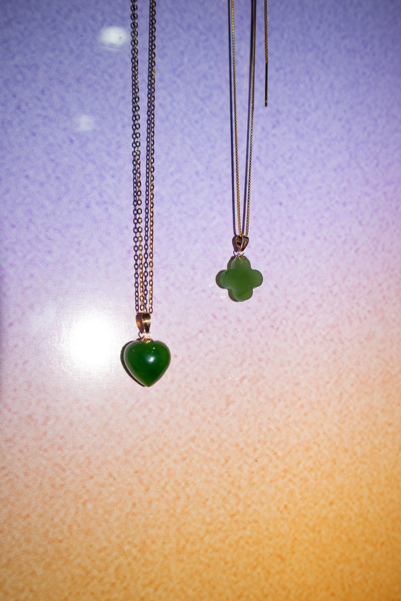 seree-clover-pendant-in-green-nephrite-jade
