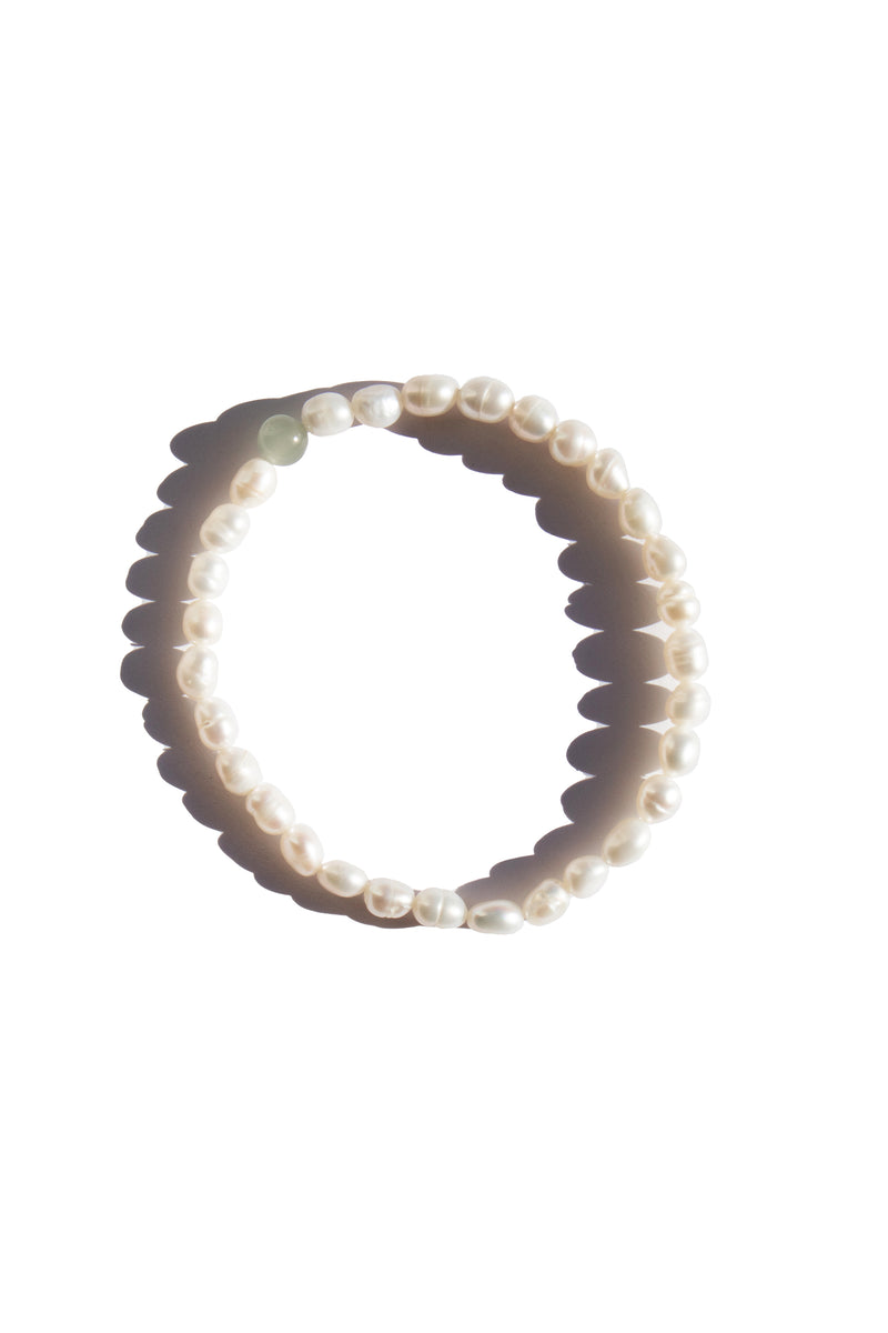 seree-freshwater-pearl-and-green-nephrite-beaded-bracelet
