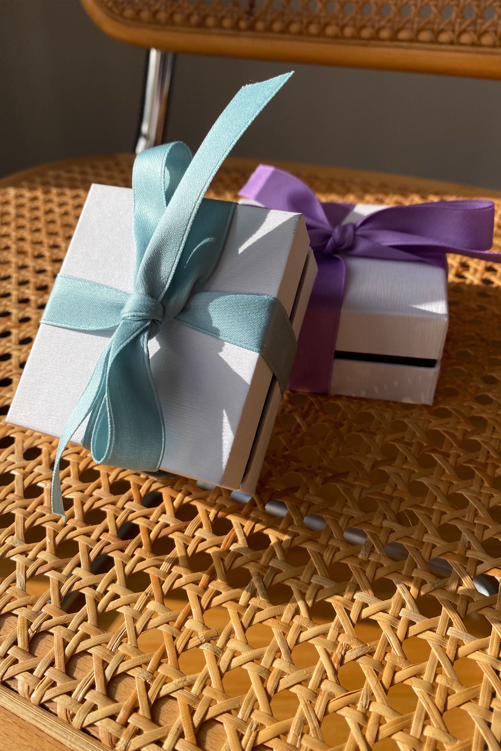 seree-gift-wrap-with-ribbon