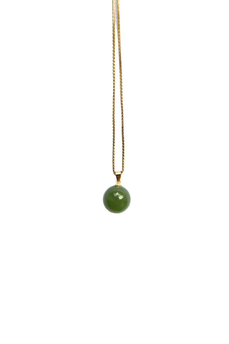 seree-jade-necklace-with-green-jadeite-pendant
