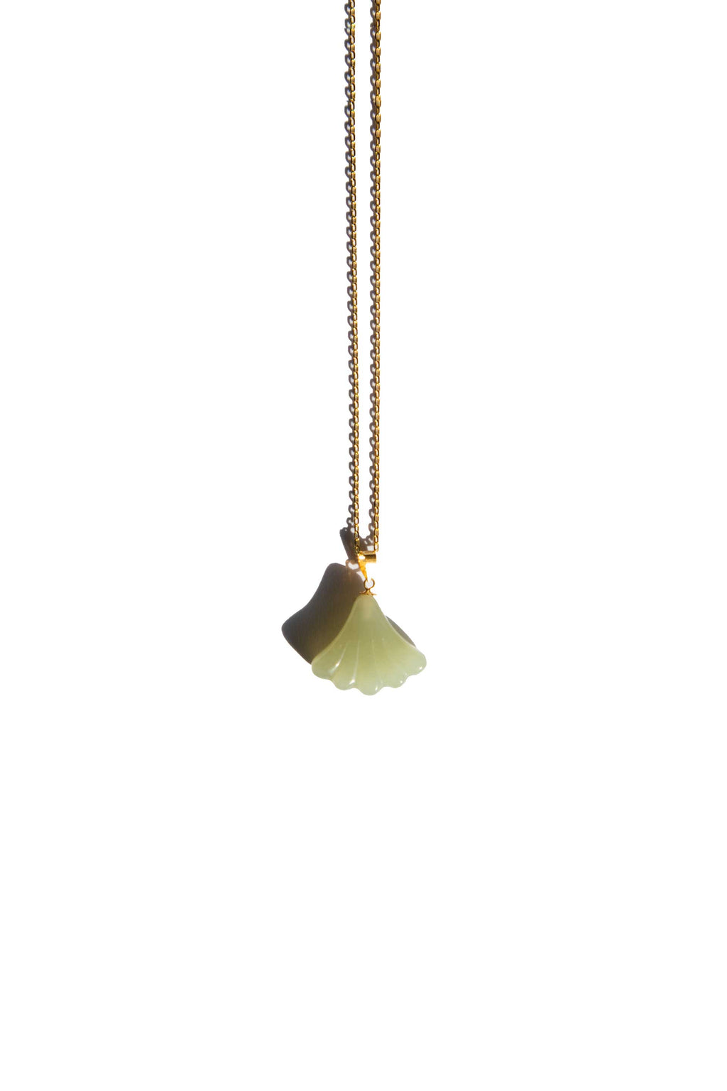 seree-jade-stone-necklace-gingko-leaf