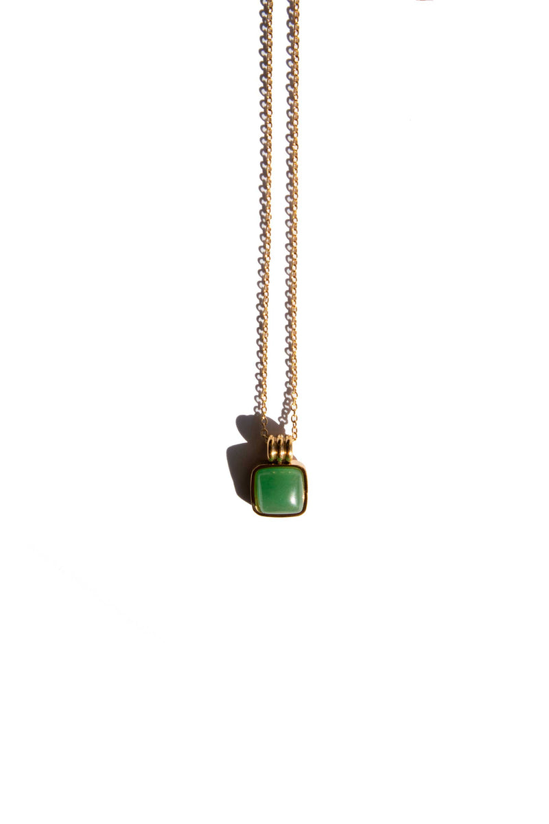 seree-jade-stone-necklace-irregular-shape-green